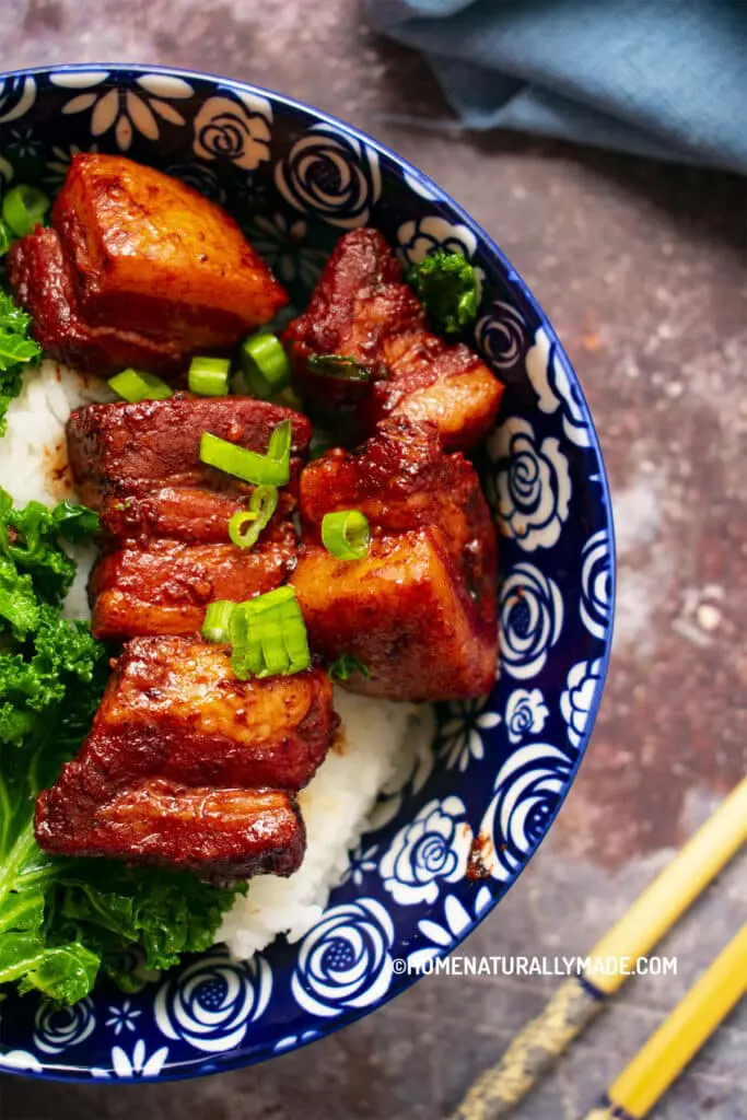 Red Braised Pork Belly (Hong Shao Rou 红烧肉}