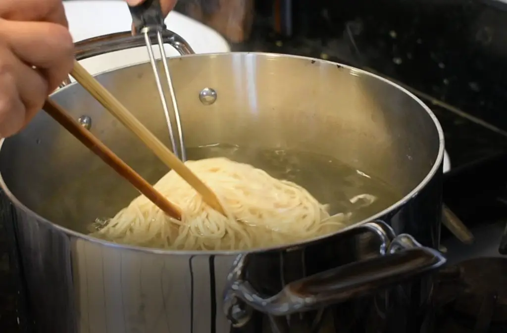 remove noodle from pot