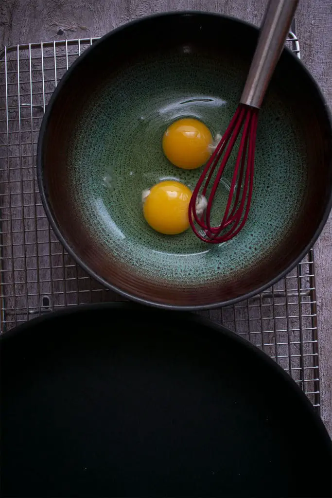 egg in a bowl for wonton soup topping