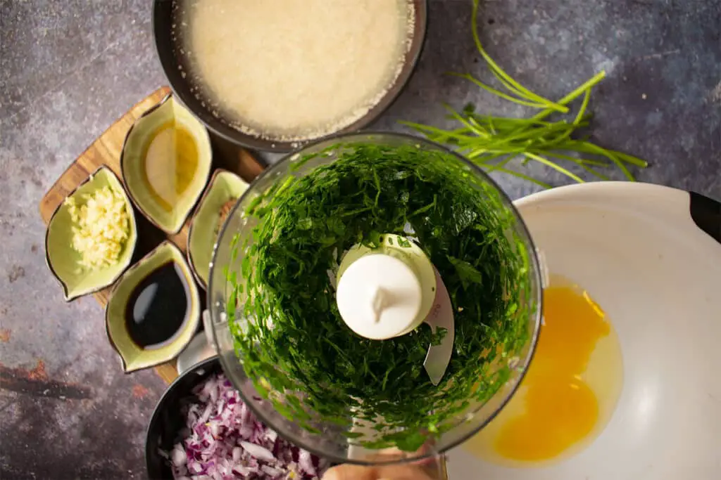 chopped parsley leaves