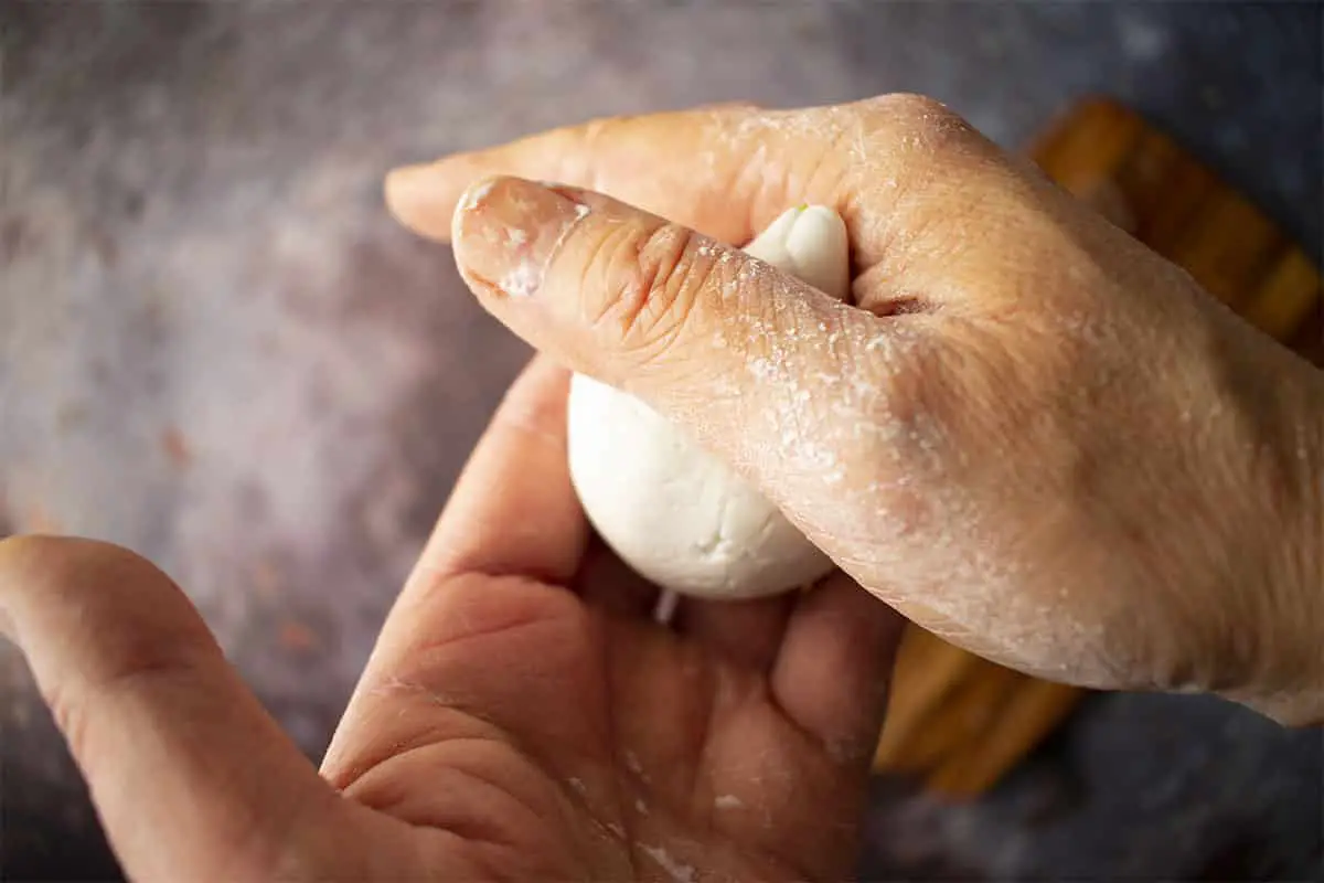 seal the sweet rice flour dumpling