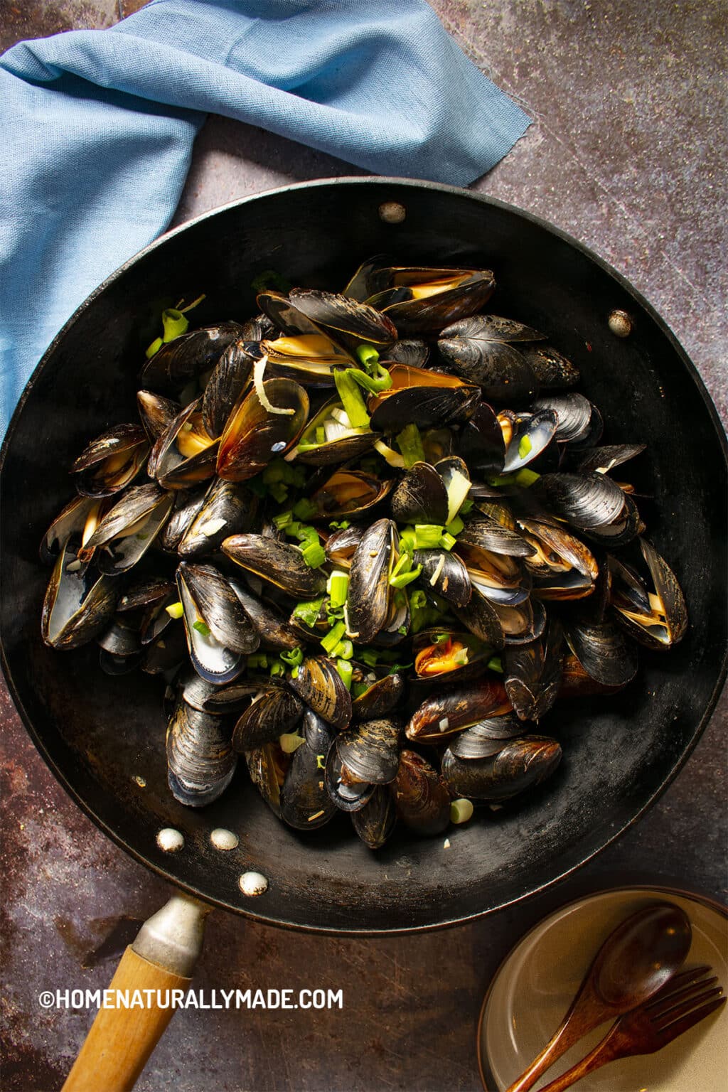 Steamed Mussels {Easy, Yummy, Clean Eating} HomeNaturallyMade