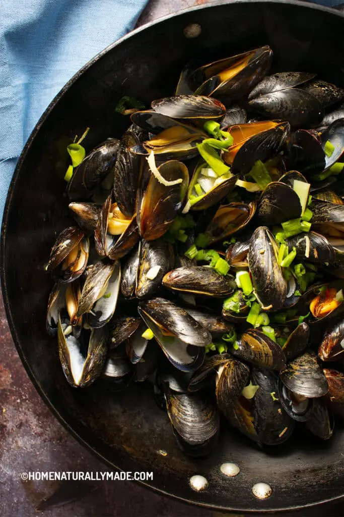 Steamed Mussels {Easy, Yummy, Clean Eating