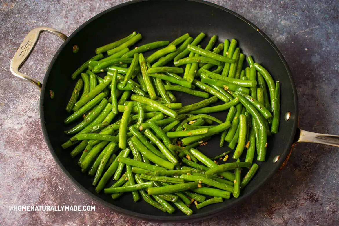 Pan Fried Green Beans {Easy Tasty 干煸豆角} - HomeNaturallyMade