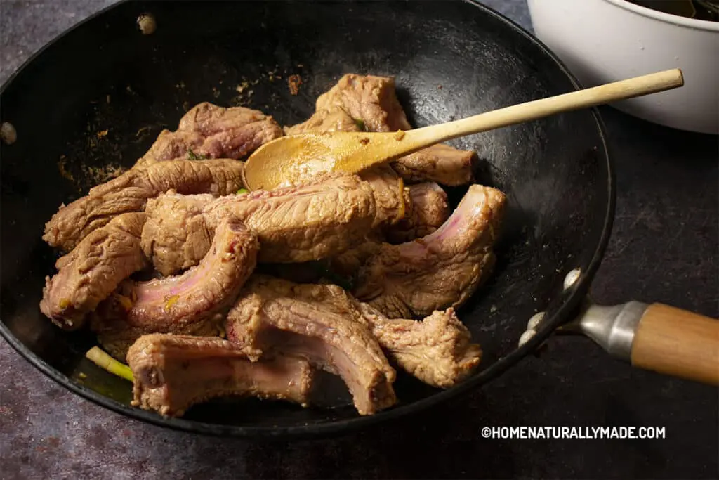 Pan-Fry Ribs with Shaoxing Wine and Light Soy Sauce For Soup