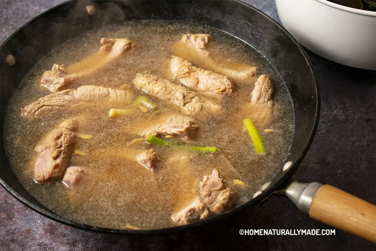 Add Boiling Water to the Pan-Fried Ribs