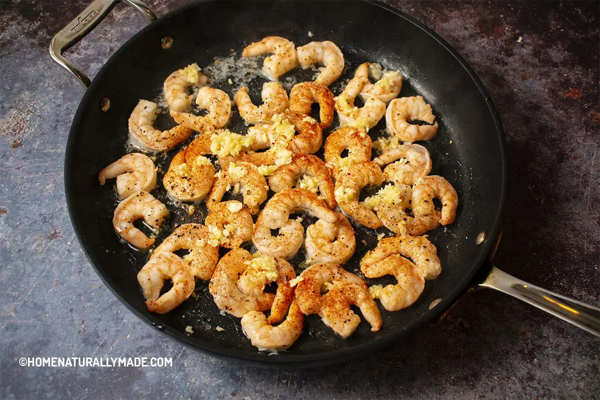 Sprinkle salt, black pepper, paprika and minced garlic onto seared shrimp