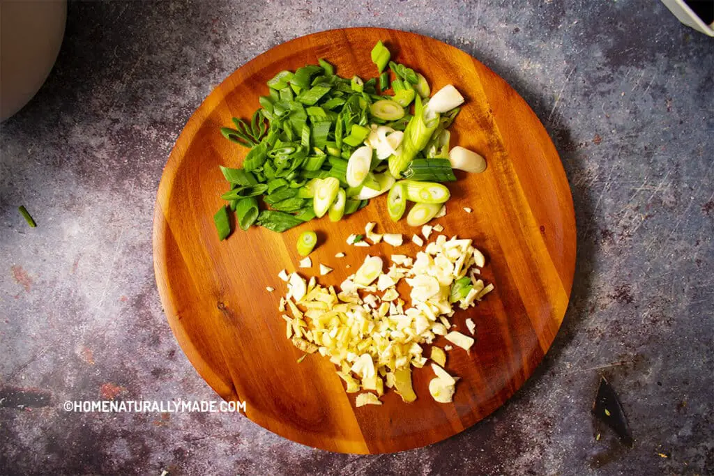 Chopped Green Onions and Minced Ginger, Garlic for Stir Fry