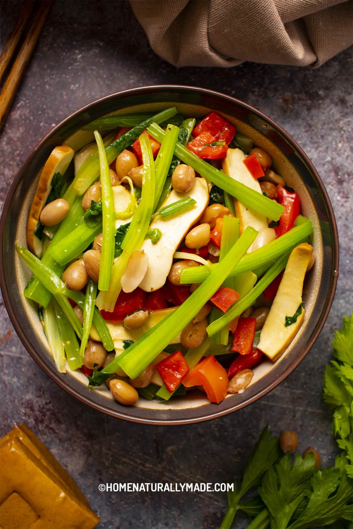 Celery with Tofu and Peanuts Stir Fry {芹菜炒香干}