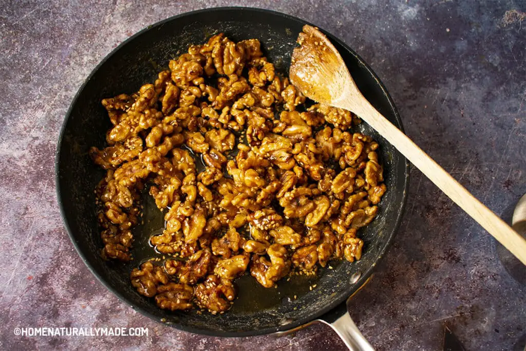 Add roasted sesame to candied walnuts