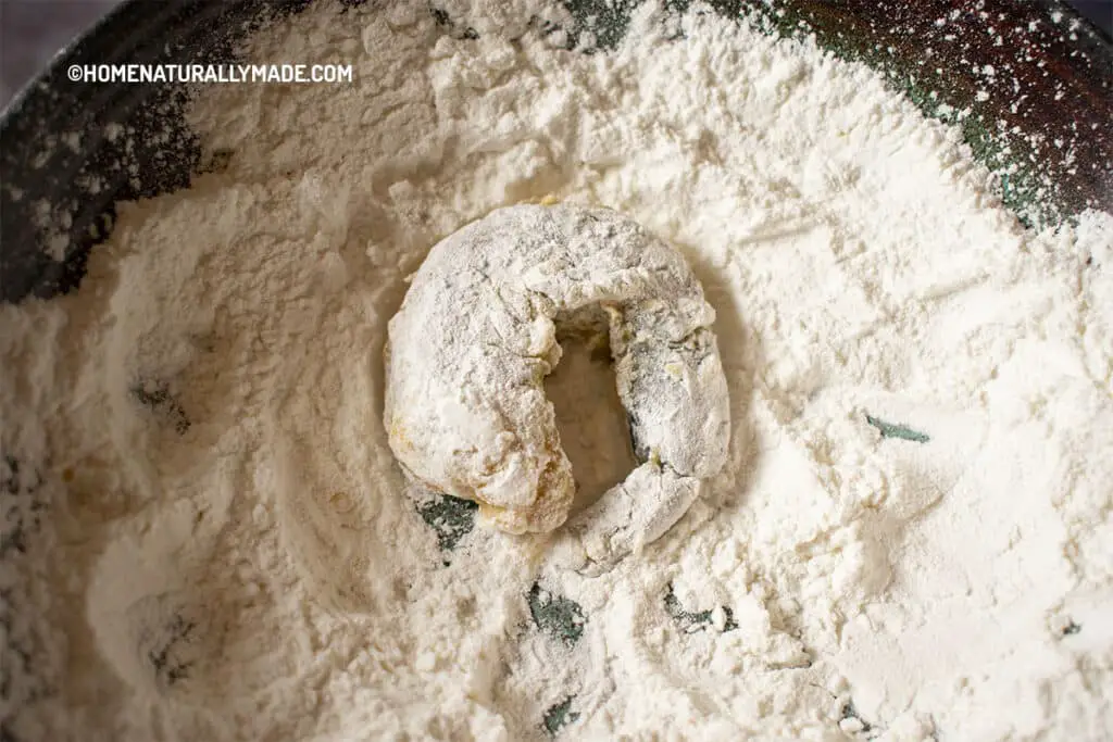 Re-coat shrimp with sweet rice flour right before pan-frying