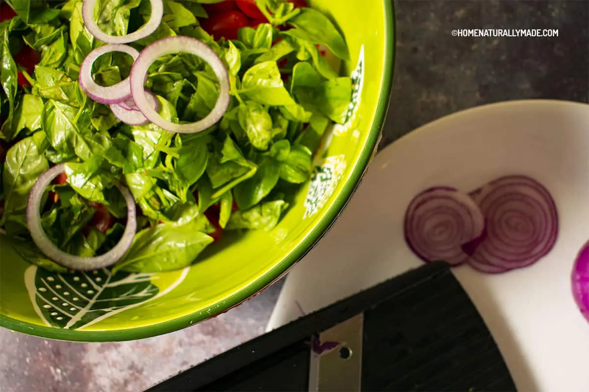 thin sliced red onion rings