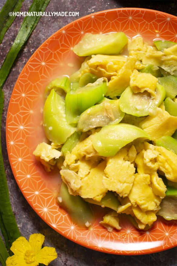 Luffa with Eggs {Sigua Chao Dan 丝瓜炒蛋}