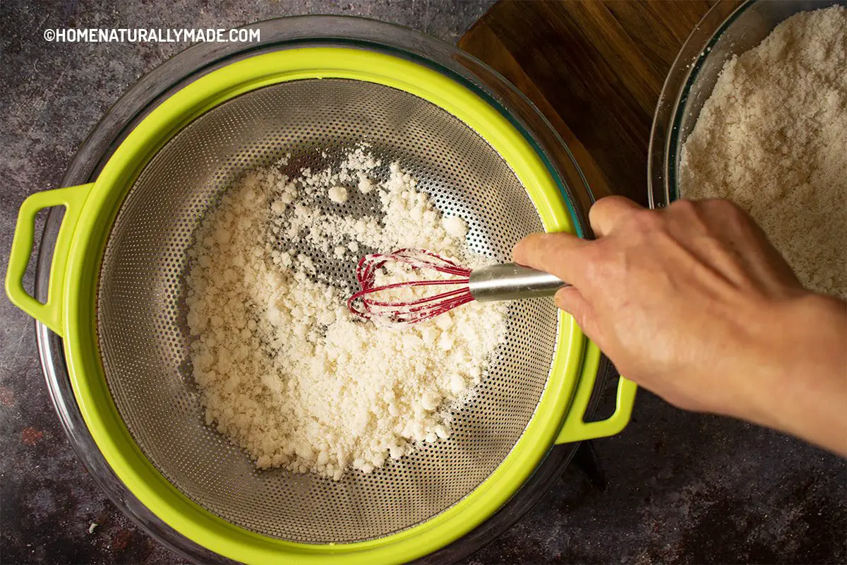 Sift the saturated rice flour using a stainless steel colander with larger holes