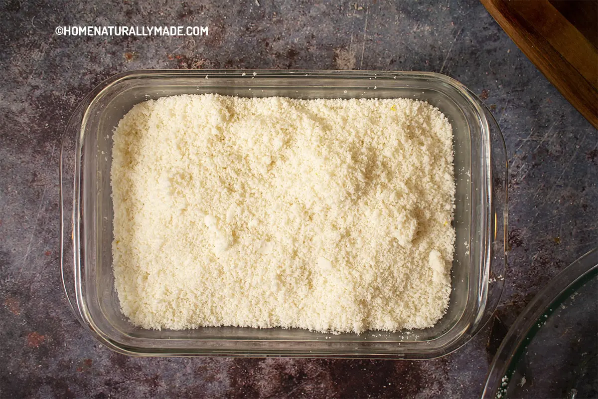 loose sifted & saturated sweet rice flour and rice flour in the steaming pan