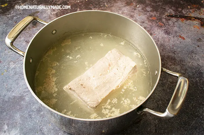 blanching pork belly in the pot