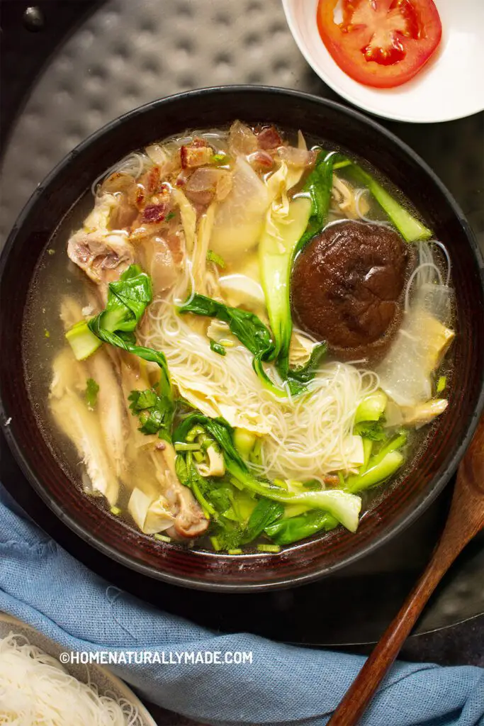 Guo Qiao Mi Xian {Traditional Yunnan Style Chicken Rice Noodle Soup}