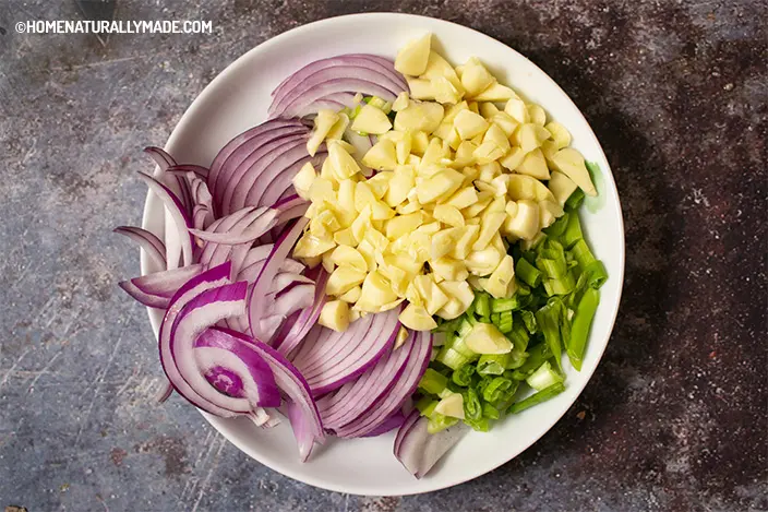 sliced red onion, chopped green onion and garlic