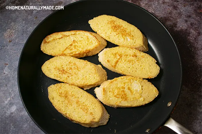fry French toast in the frying pan