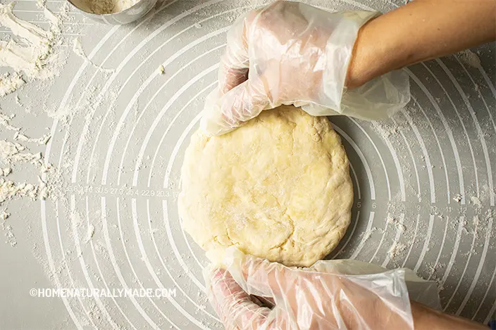 fixing pie crust edge while rolling it out 