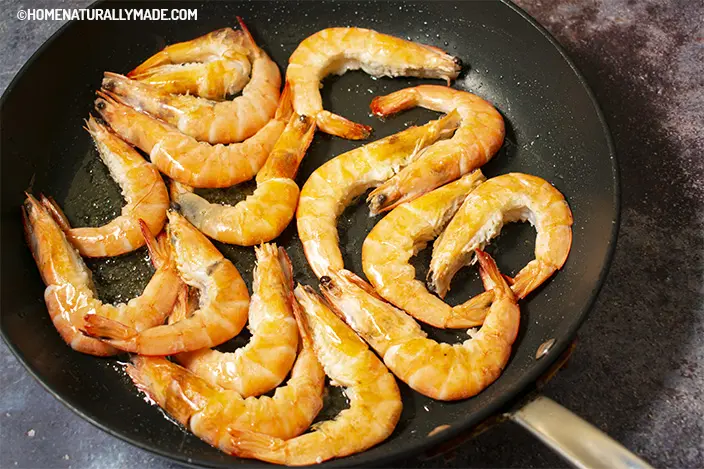 pan fry shrimp in the frying pan