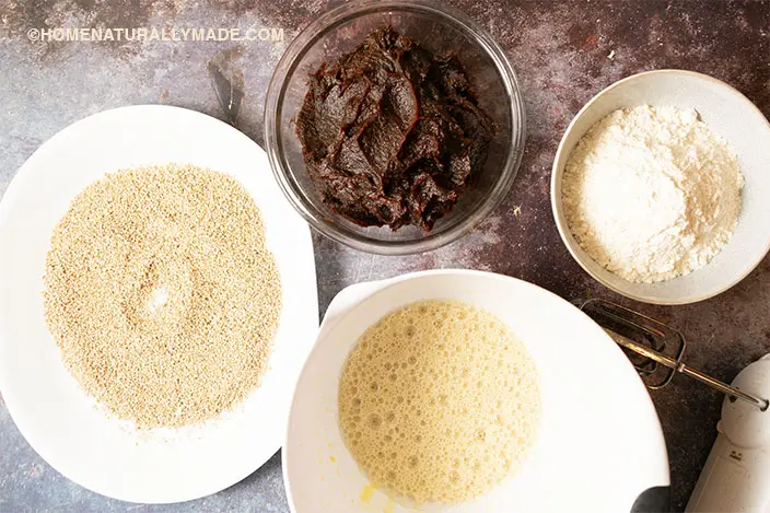 blend the wet ingredients for Zao Ni Ma Bing dough