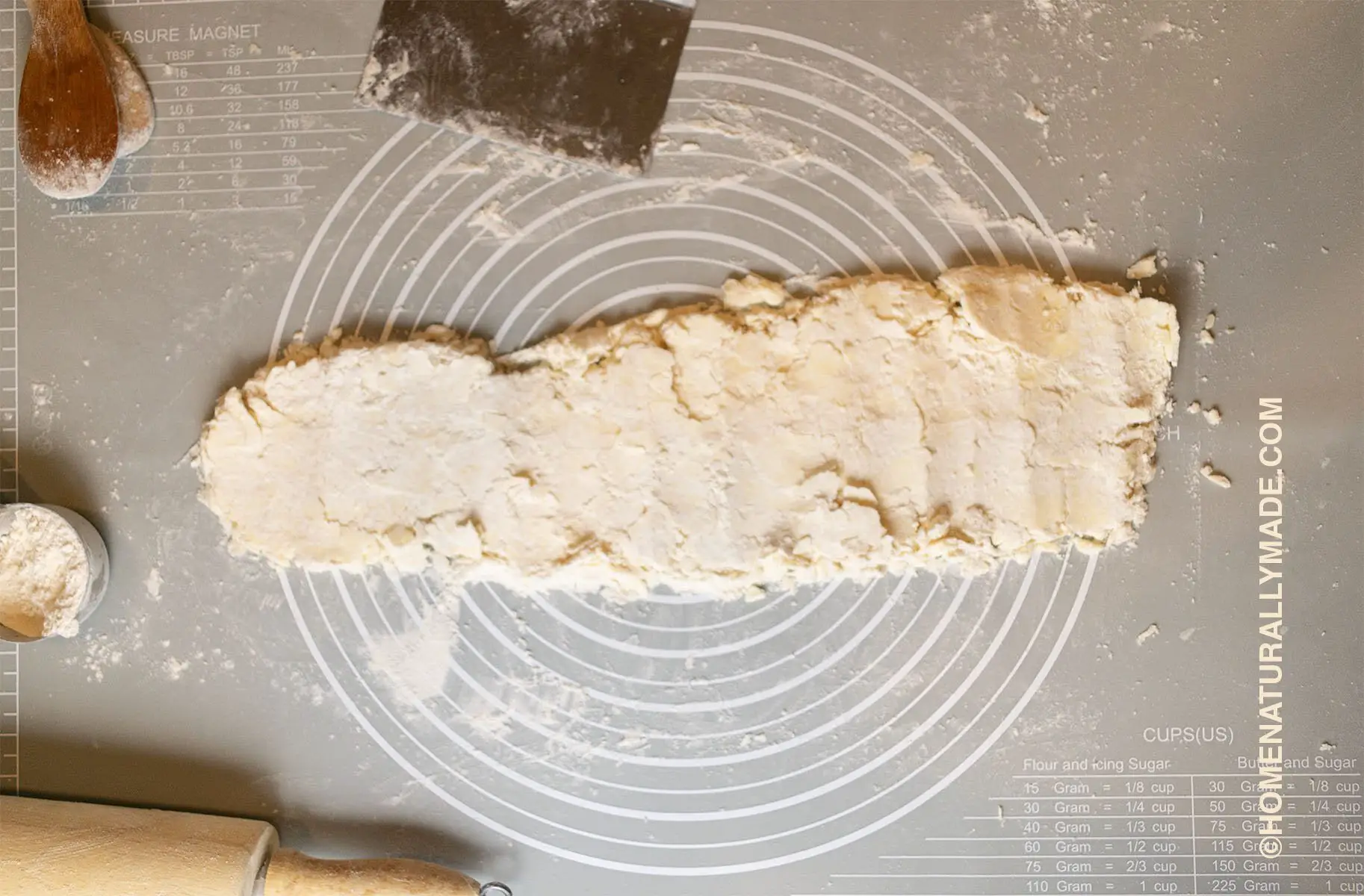 Roll out the shortcrust pastry dough into a long rectangle
