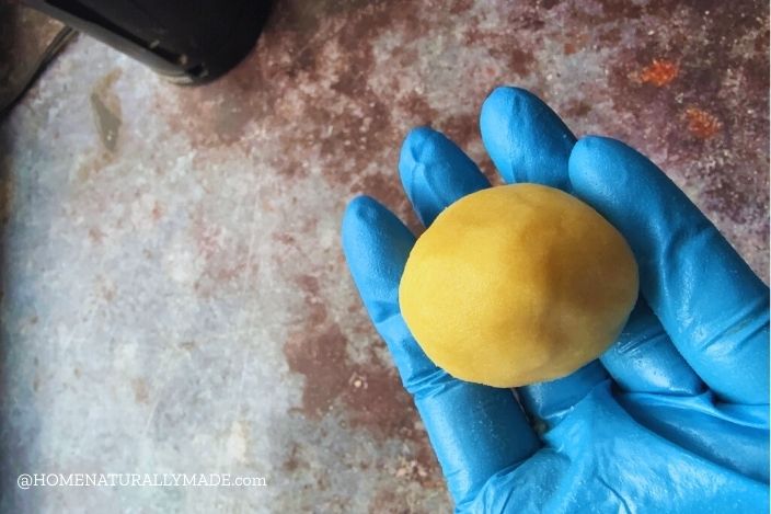 toss the freshly wrapped Chinese pastry between palms to make it tall