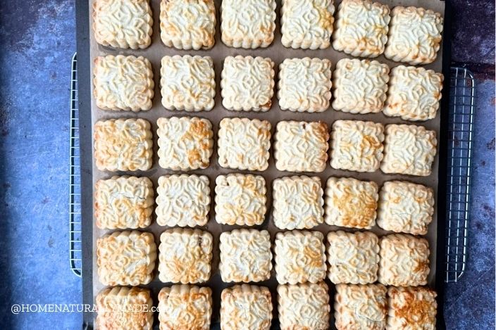 freshly baked feng li su